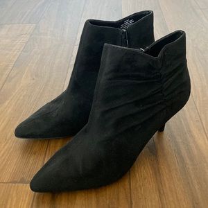 Kelly & Katie black pointed toe booties